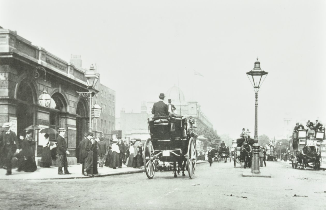 Estación de Baker Street, Marylebone Road, Westminster LB: mirando al este por Baker Street, 1895 de English Photographer