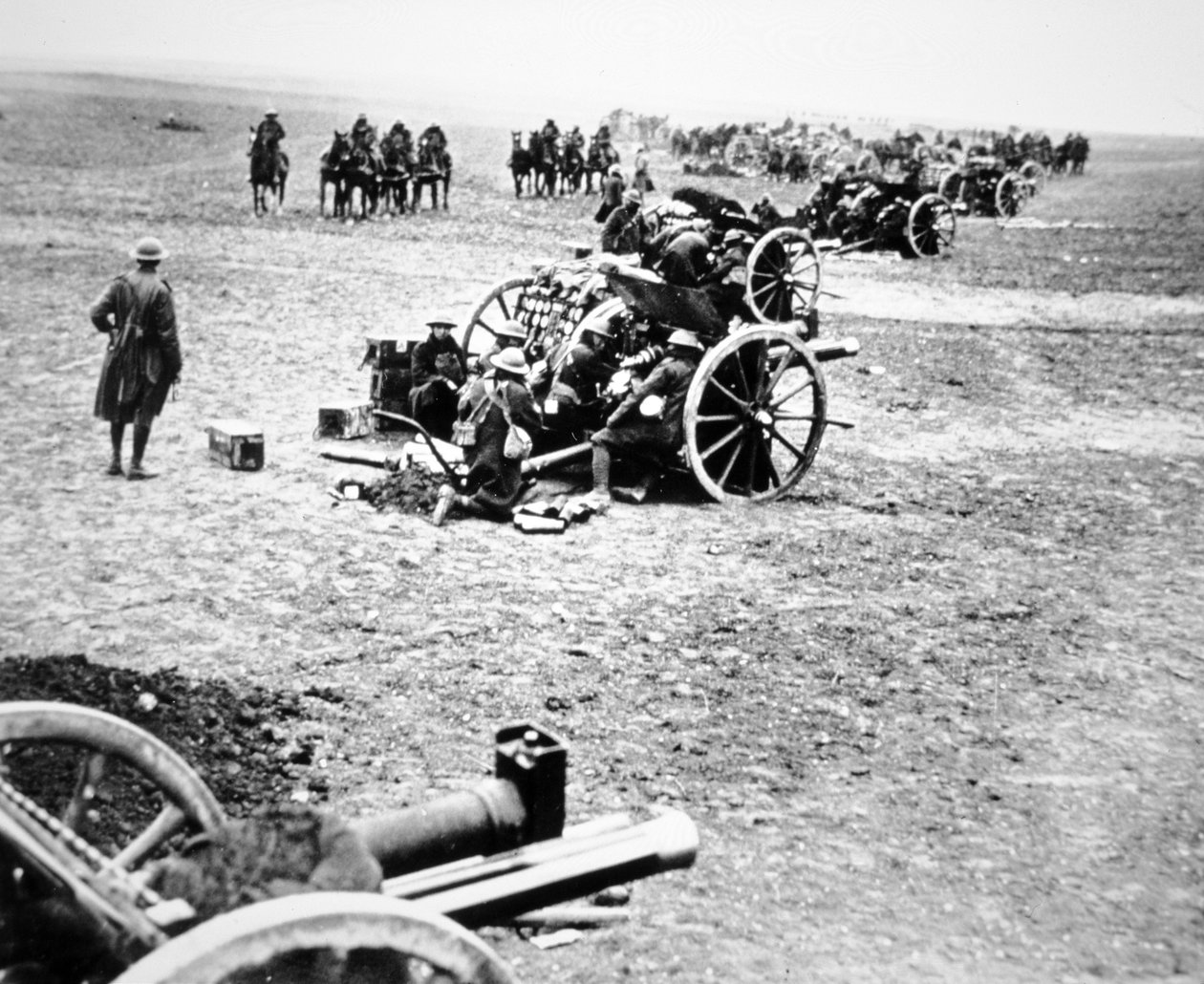 Cañones de campo británicos de 18 libras en acción en el Frente Occidental de English Photographer