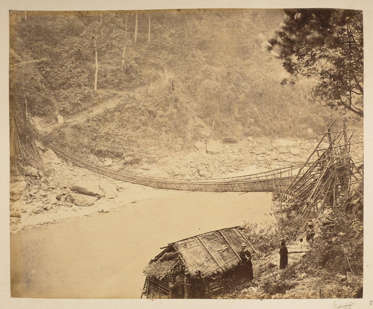 Puente colgante de caña sobre Teesta, en dirección a Bhootan.  Vistas de Darjeeling. 1870 de English Photographer