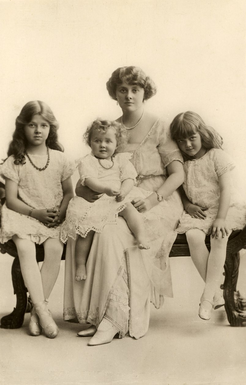 Daphne du Maurier de niña (foto en blanco y negro) de English Photographer