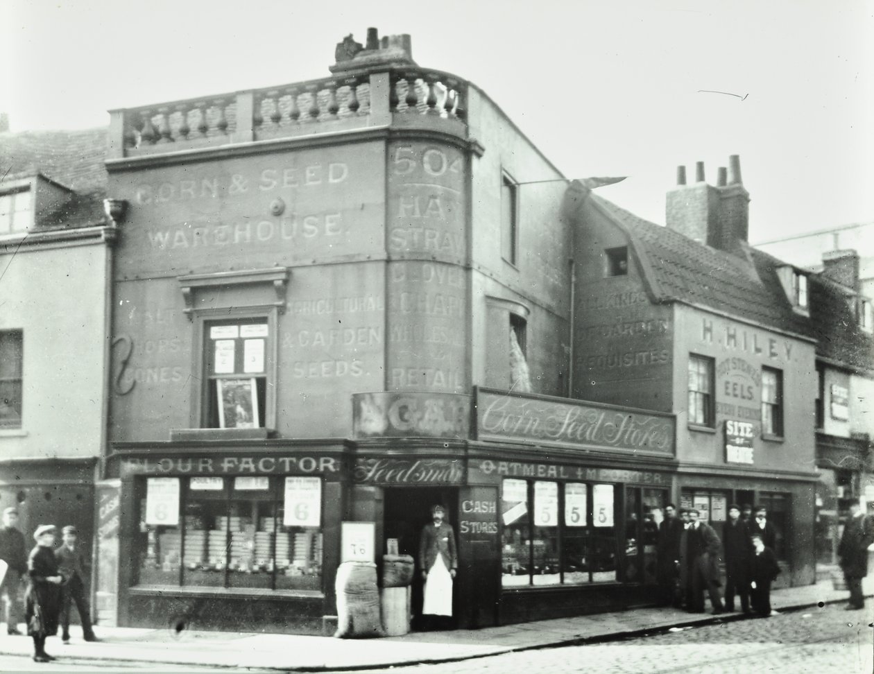 Deptford Broadway: escena de calle con fachadas de tiendas, Londres, 1897 de English Photographer