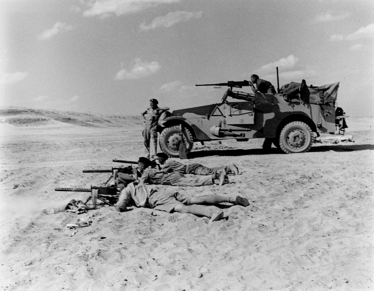 Protección local de ajustadores, de un álbum compilado por el Mayor W H J Sale, 1943 de English Photographer