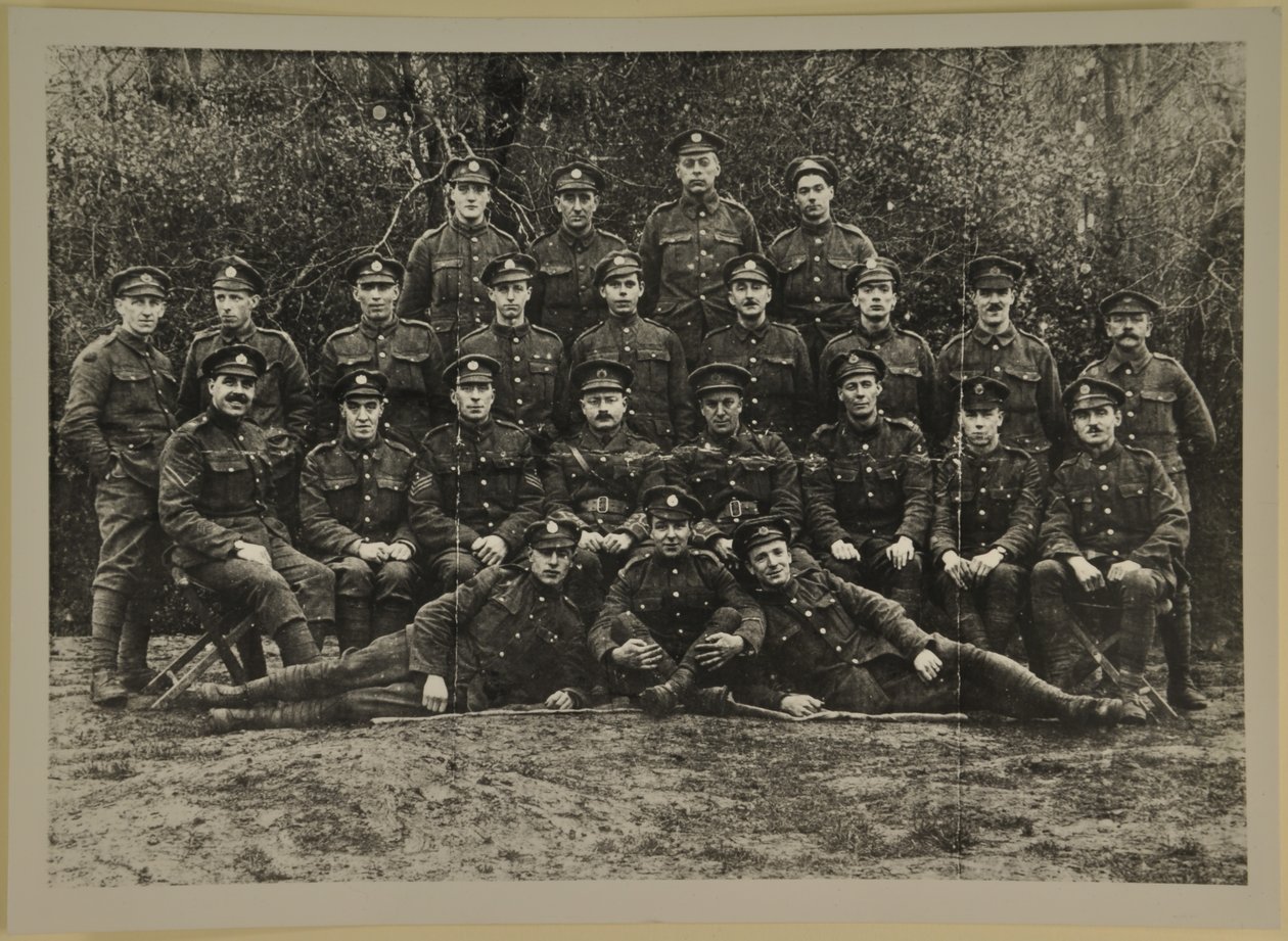 Retrato de grupo, posiblemente la Artillería Real a Caballo de Leicester, 1914-15 de English Photographer