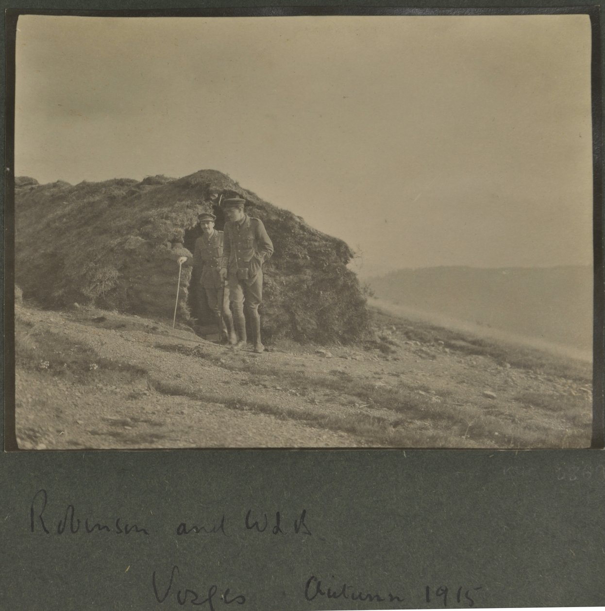 Harold Roper Robinson y William Lawrence Bragg, Vosges, otoño de 1915 de English Photographer