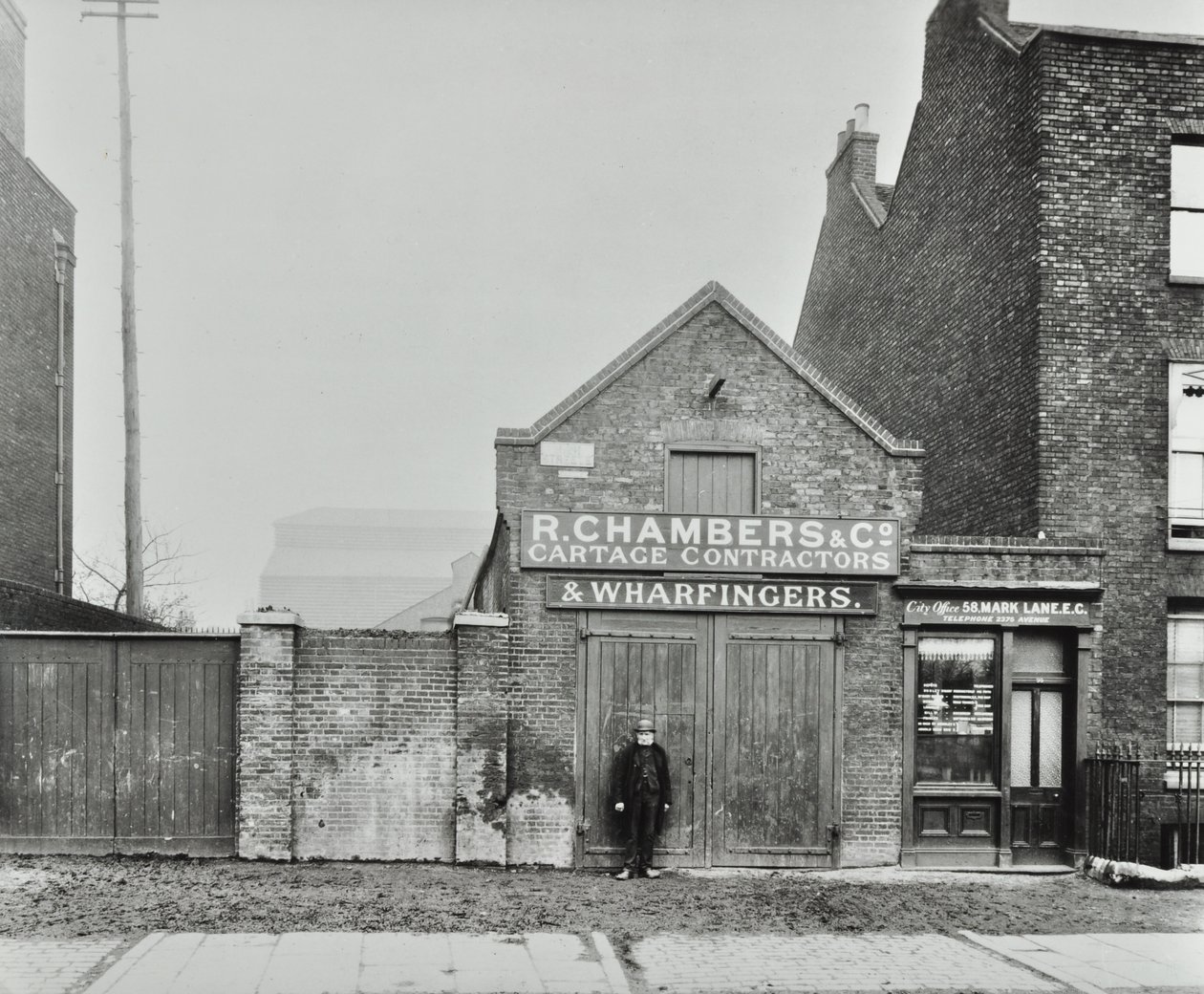 High Street, North Woolwich; luego Pier Road, 1899 de English Photographer