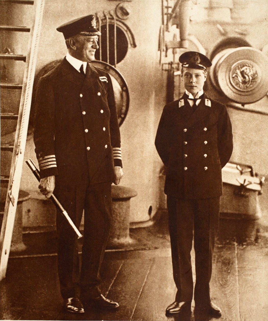 El Rey Eduardo VIII como guardiamarina en el H.M.S. Hindustan, 1910 de English Photographer