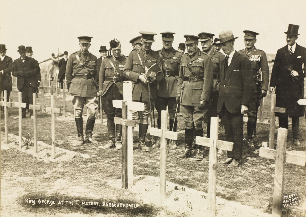 El Rey Jorge V en el cementerio, Passchendaele de English Photographer