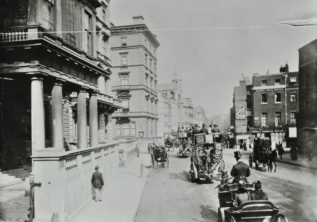 Knightsbridge, Westminster LB: mirando al este por Albert Gate, 1890 de English Photographer