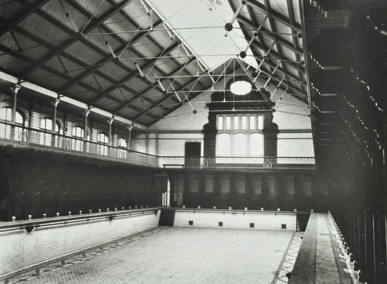 Laurie Grove Bath: el primer baño público en Deptford, baño de primera clase, 1898 de English Photographer