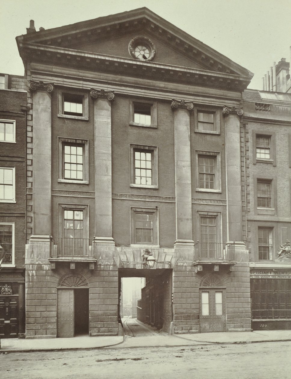 Middle Temple Gatehouse, 1885 de English Photographer