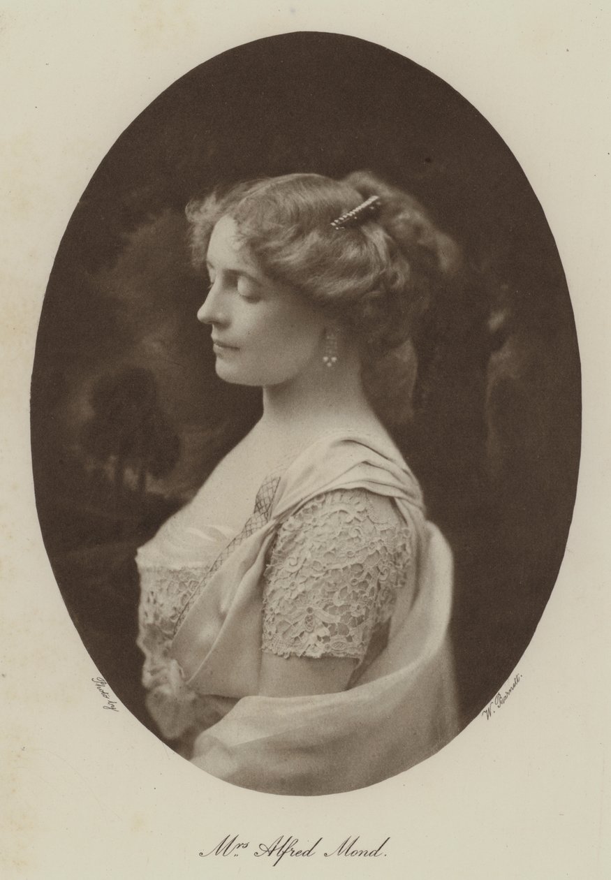 Sra. Alfred Mond (foto b/n) de English Photographer