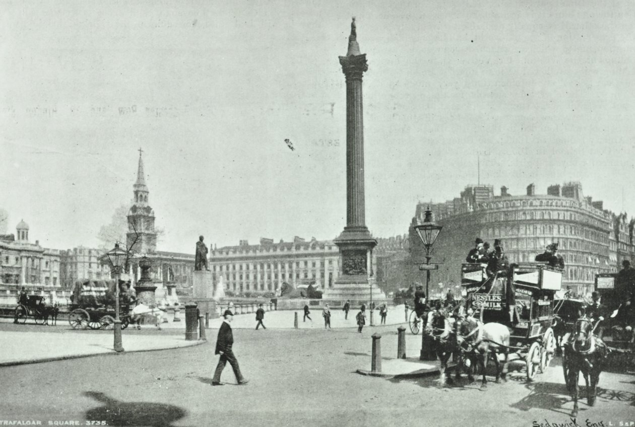Columna de Nelson, Trafalgar Square, Westminster: vista noroeste desde Cockspur Street, 1898 de English Photographer
