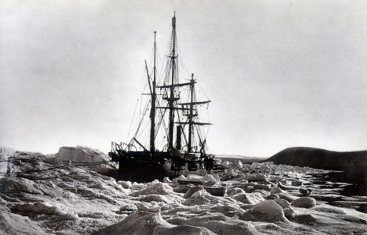 Polo Norte: "Alert" atrapado cerca del cabo Beechey, canal de Robeson - en "Narrativa de un viaje al Mar Polar durante 1875-76", G.S. Nares, ed. Londres de English Photographer