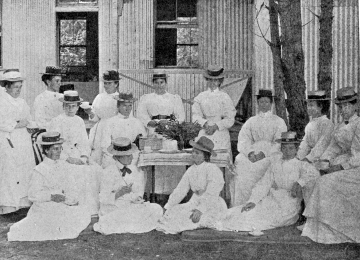 Enfermeras en el Hospital de la Plaga, Uitvlugt, cerca de Ciudad del Cabo, ilustración de The King, 25 de mayo de 1901 de English Photographer