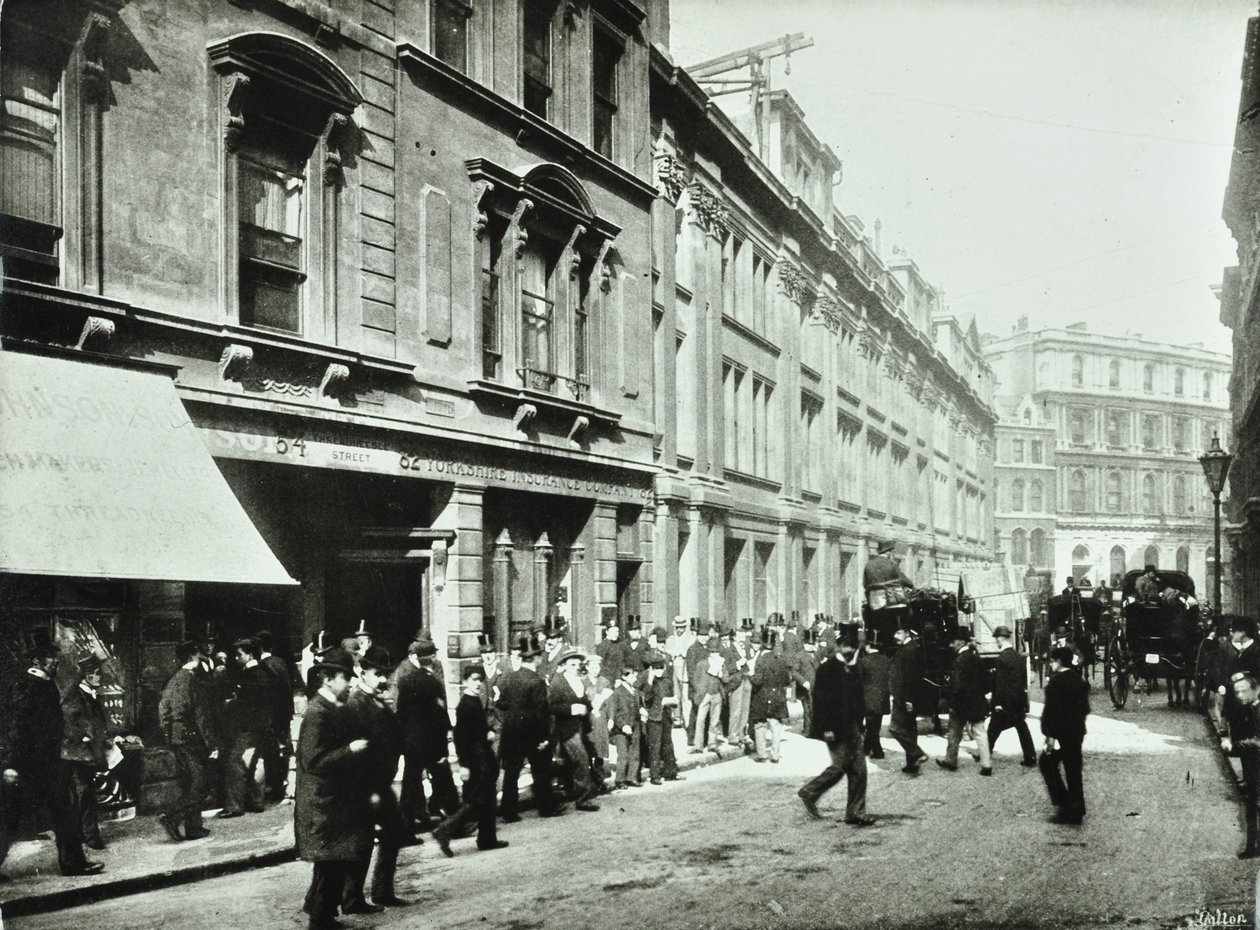 Old Broad Street, entrada a la Bolsa de Valores, Ciudad de Londres, 1890 de English Photographer