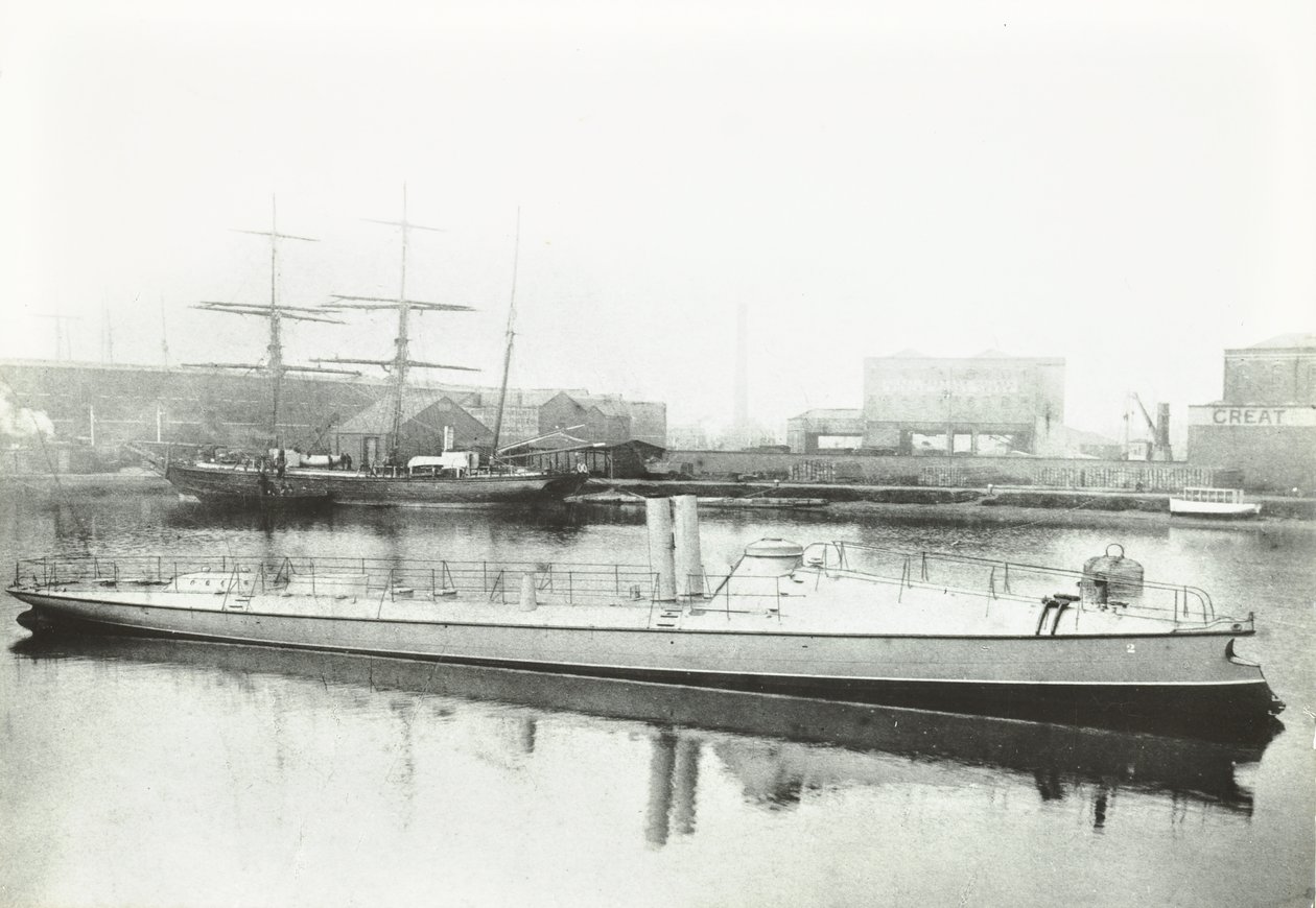 Uno de los tres torpederos construidos para el gobierno portugués, Londres, 1881 de English Photographer