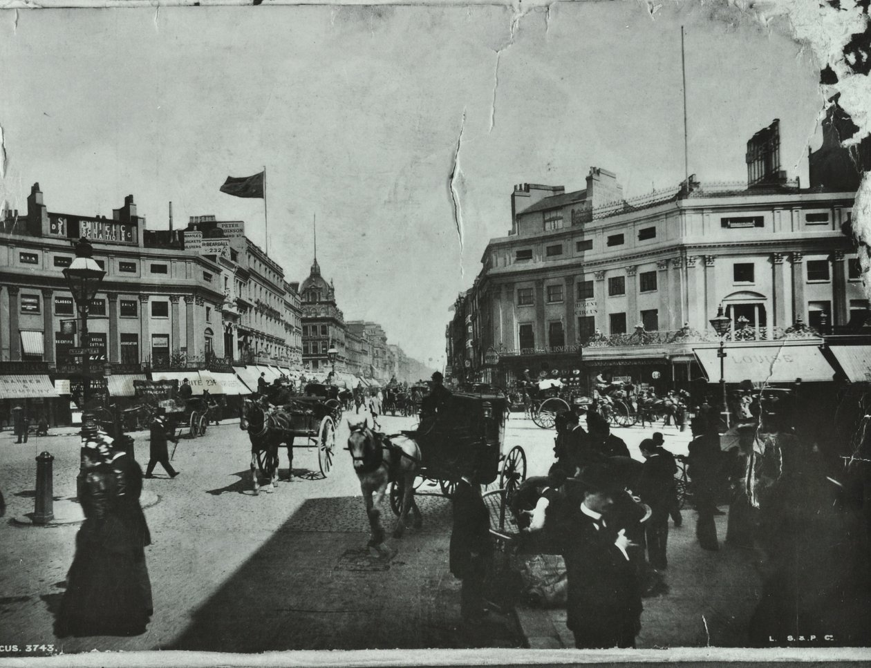 Oxford Circus, Westminster LB: mirando al este, 1895 de English Photographer