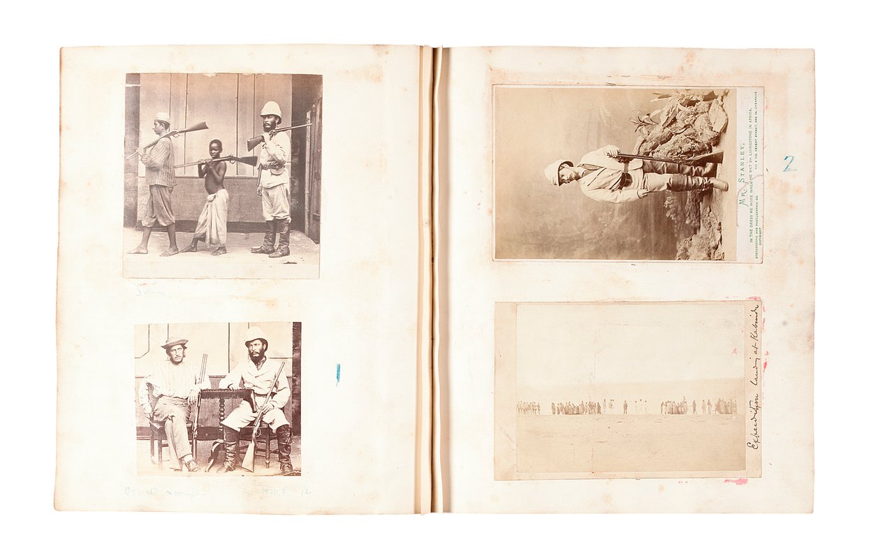 Páginas de un álbum perteneciente a Henry Morton Stanley de English Photographer