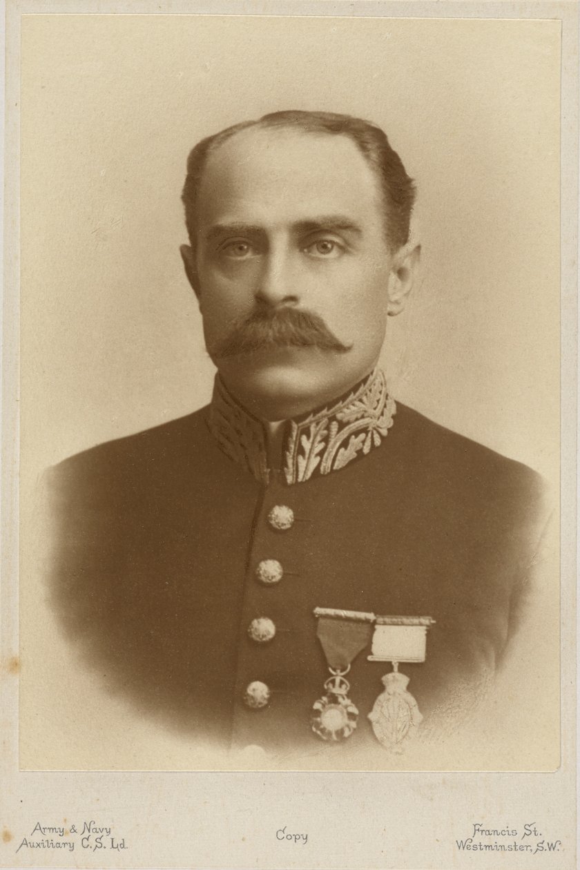 Retrato de Francis Younghusband (foto en blanco y negro) de English Photographer