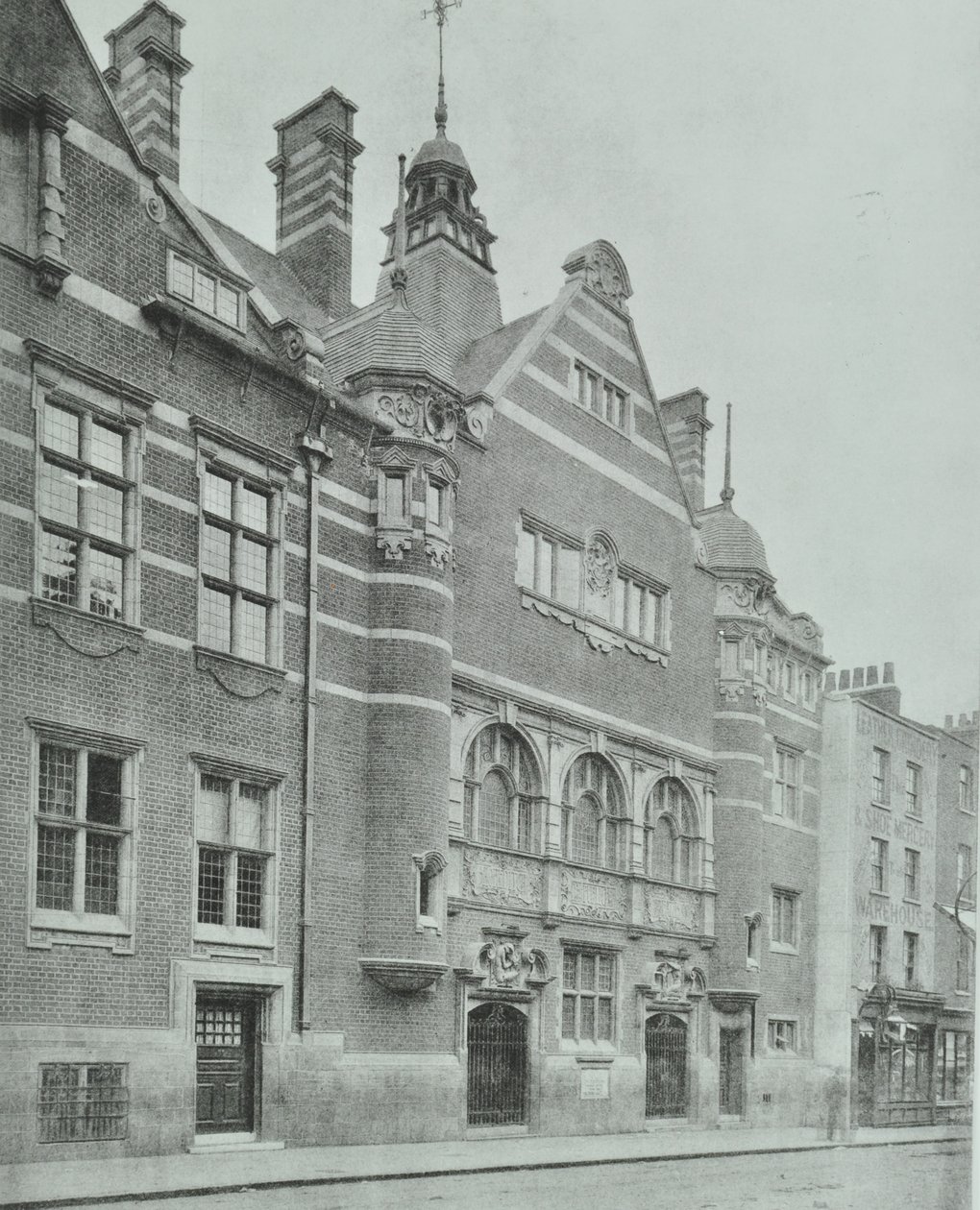 Shoreditch Public Baths: exterior, 1898 de English Photographer