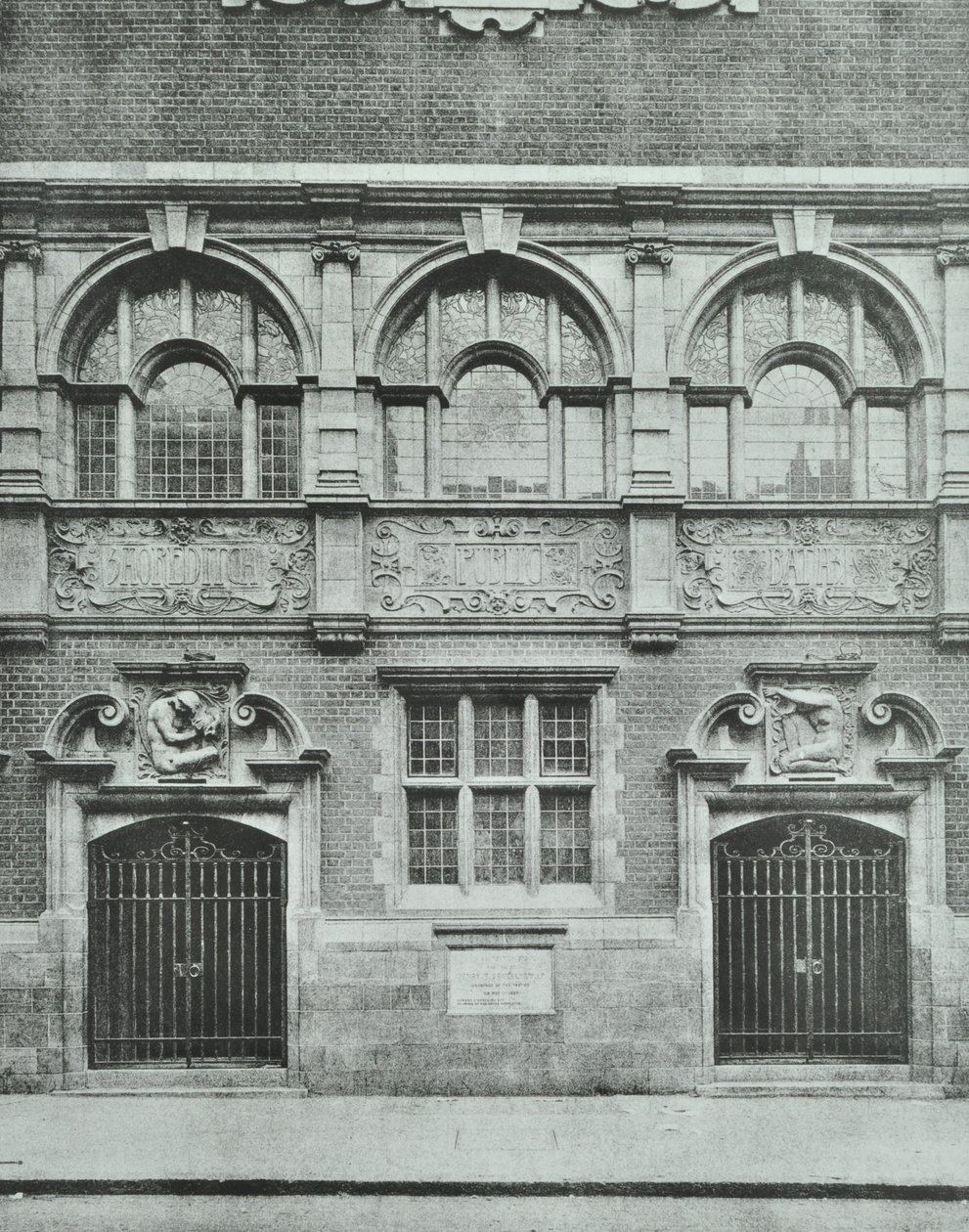 Shoreditch Public Baths: exterior, 1898 de English Photographer