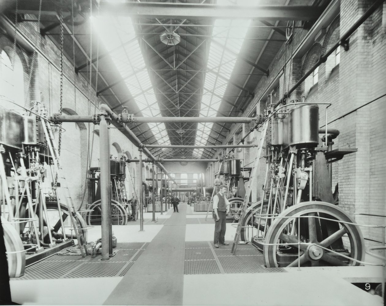 Southern Outfall Sewer, Crossness: interior de la casa de máquinas, 1894 de English Photographer