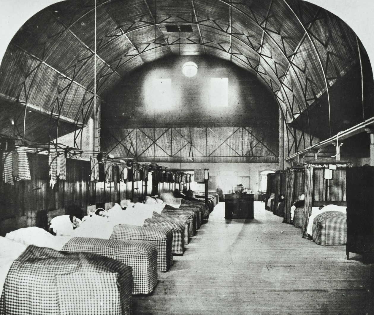 St Thomas Hospital: sala temporal en Surrey Gardens Music Hall, 1868 de English Photographer