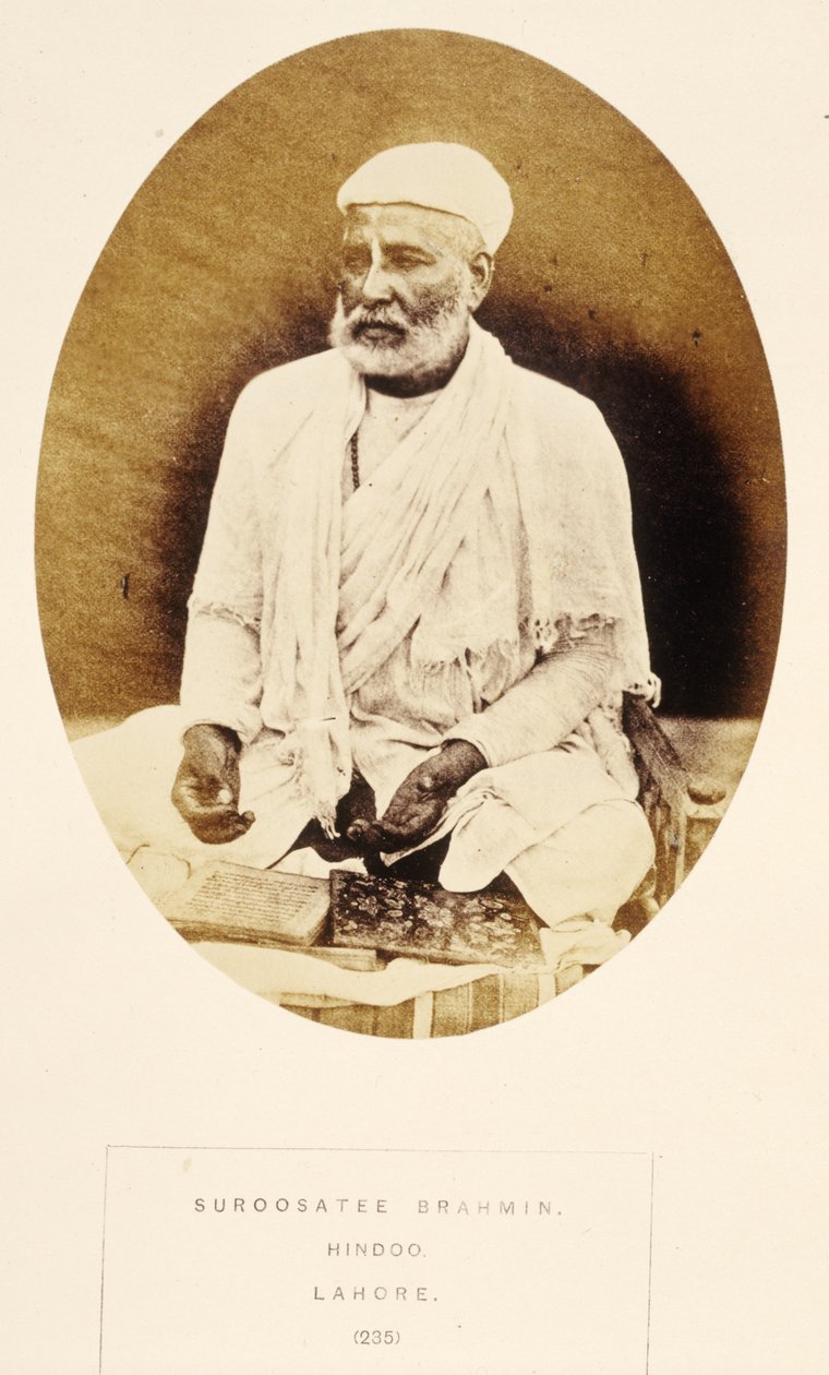 Brahmán Suroosatee, Hindú, Lahore, de The People of India, por J. Forbes Watson, publicado en 1868 de English Photographer