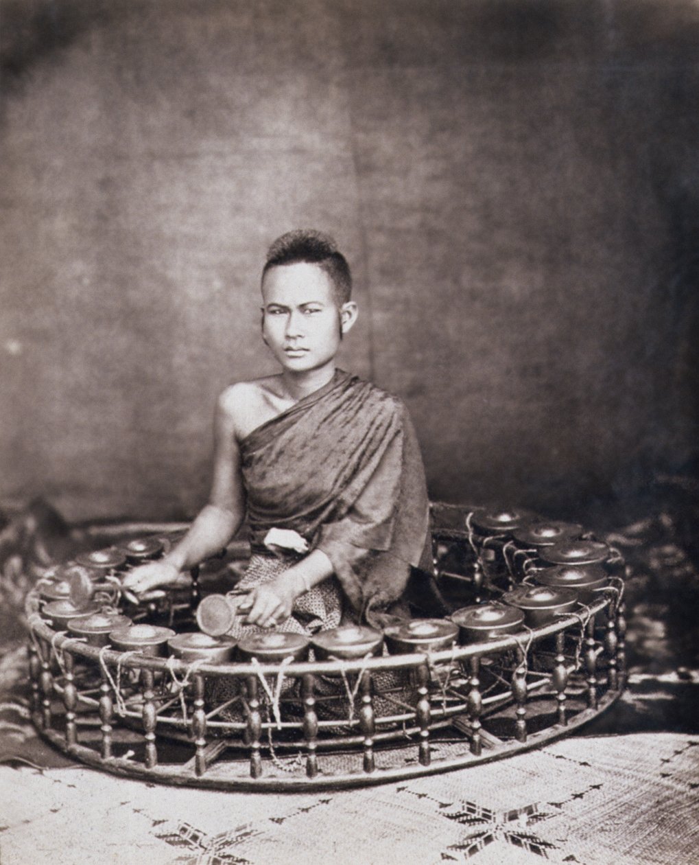Músico tailandés, c.1870 de English Photographer