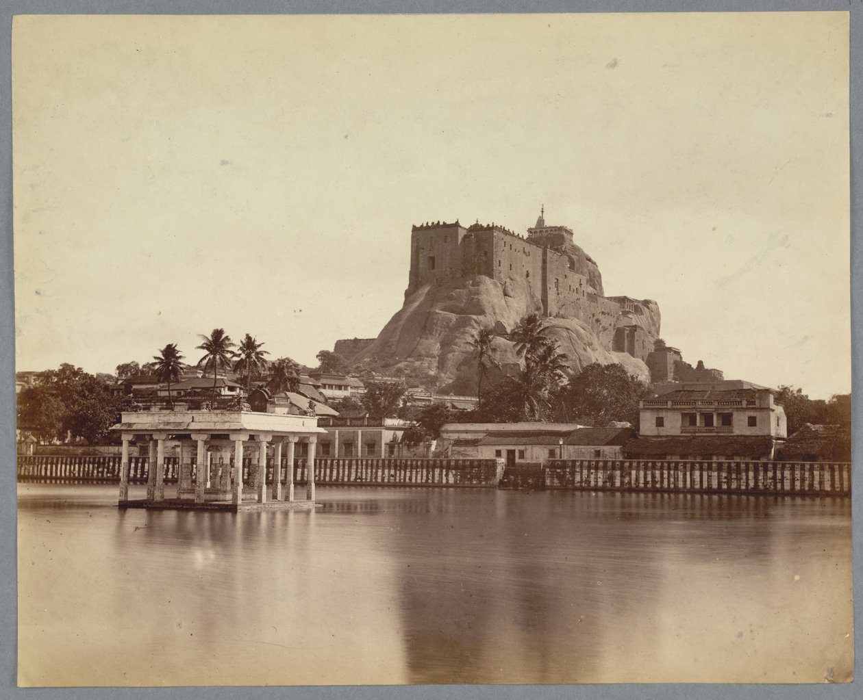 El tanque y Rock Fort en Trichinopoly de English Photographer