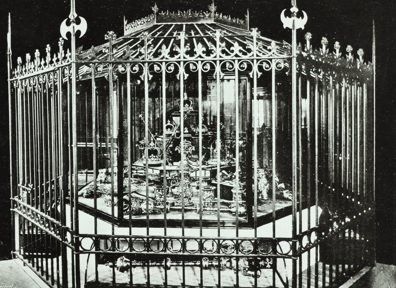 Torre de Londres, Tower Hill: Joyas de la Corona, 1890 de English Photographer