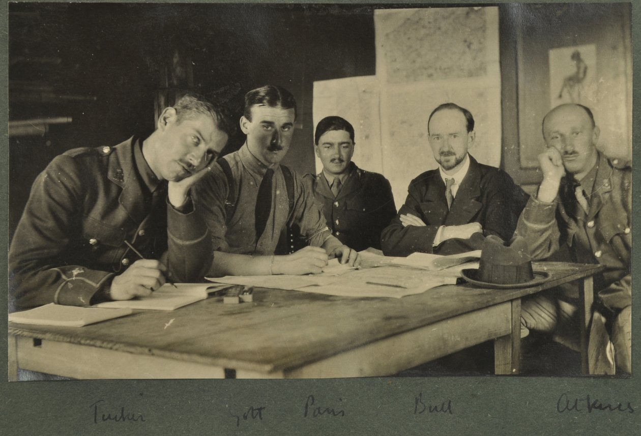 Tucker, Golt, Paris, Bull, Atkins, c.1916 de English Photographer