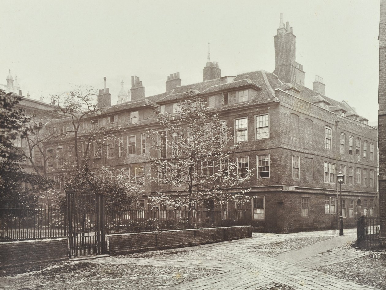 Vista de Clifford Inn, Ciudad de Londres, 1885 de English Photographer