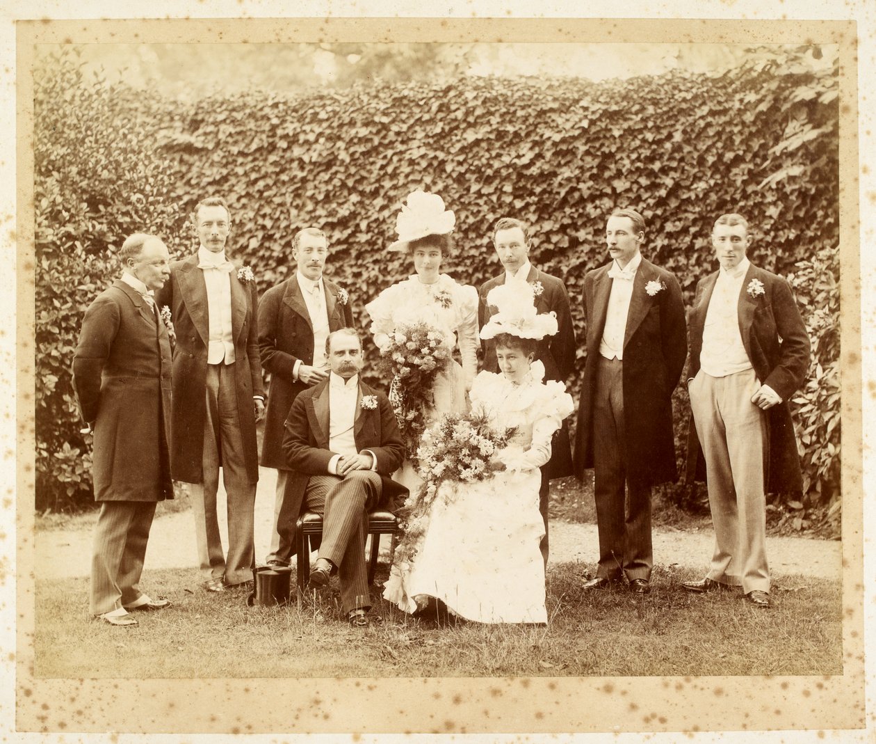 Retrato de boda de Francis Edward Younghusband y Helen Augusta Magniac, Datchet de English Photographer
