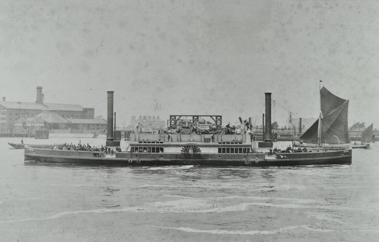 Woolwich Ferry: ferry en el río, 1896 de English Photographer