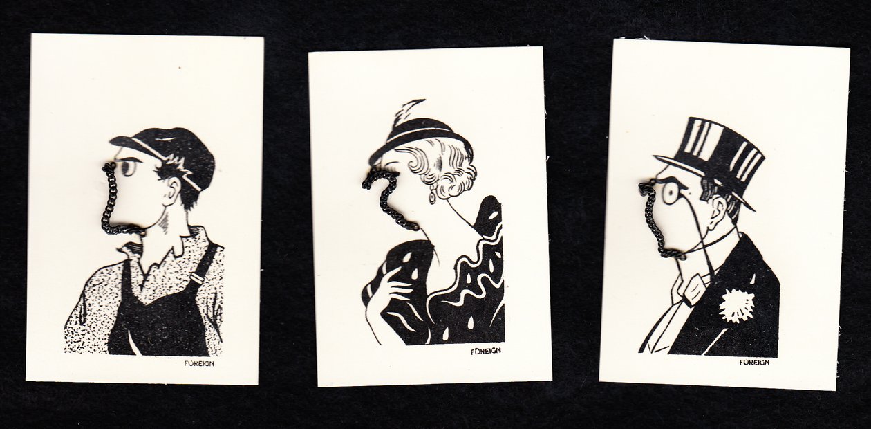 Nuevo juego de tres tarjetas con las caras de dos hombres y una mujer, c.1920 (monocromo) de English School
