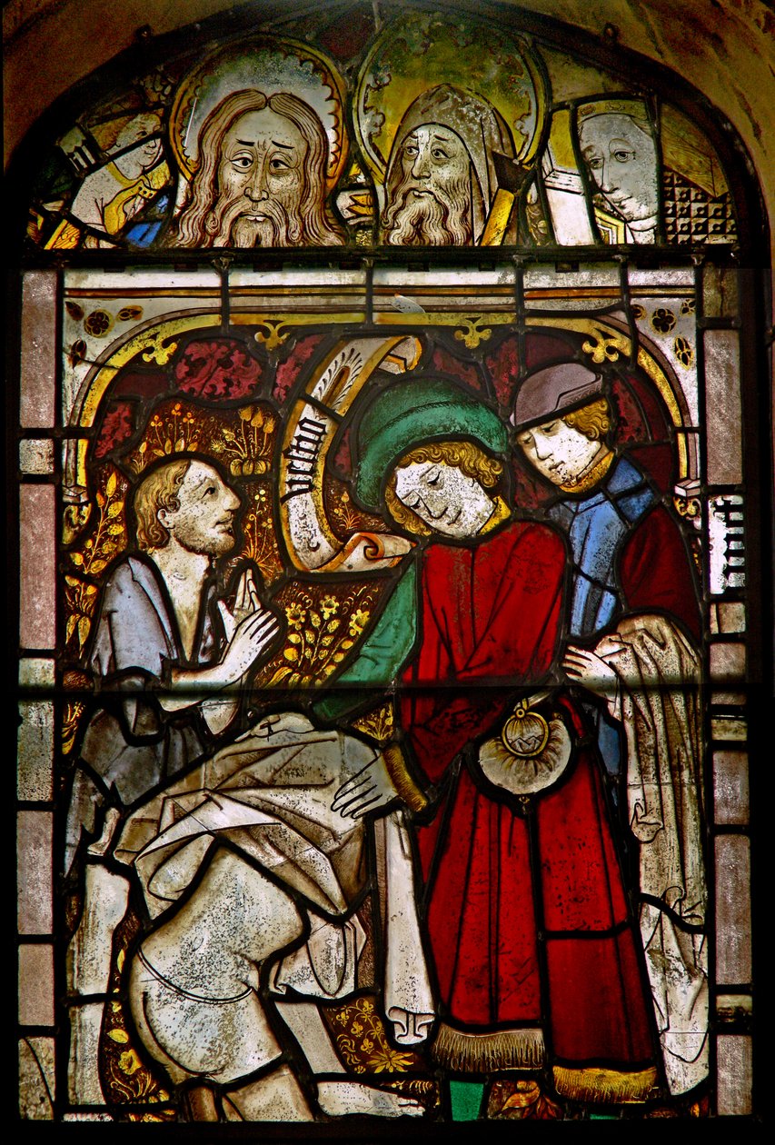 Un panel en la ventana este que representa las Obras de Misericordia: vestir al desnudo; también algunas cabezas finamente restauradas de English School