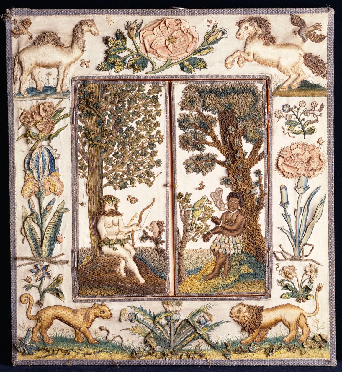 Espejo bordado en relieve que representa a un cazador primitivo con arco y flecha, y un moro con un loro, el marco con un camello, caballo, león, leopardo, rosa, iris y otras flores de English School