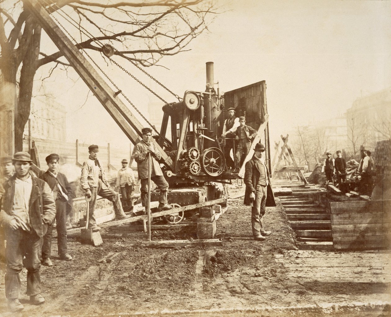 Una grúa de vapor en operación durante la construcción de la Línea Circular en Paddington, Londres, c.1890 de English School