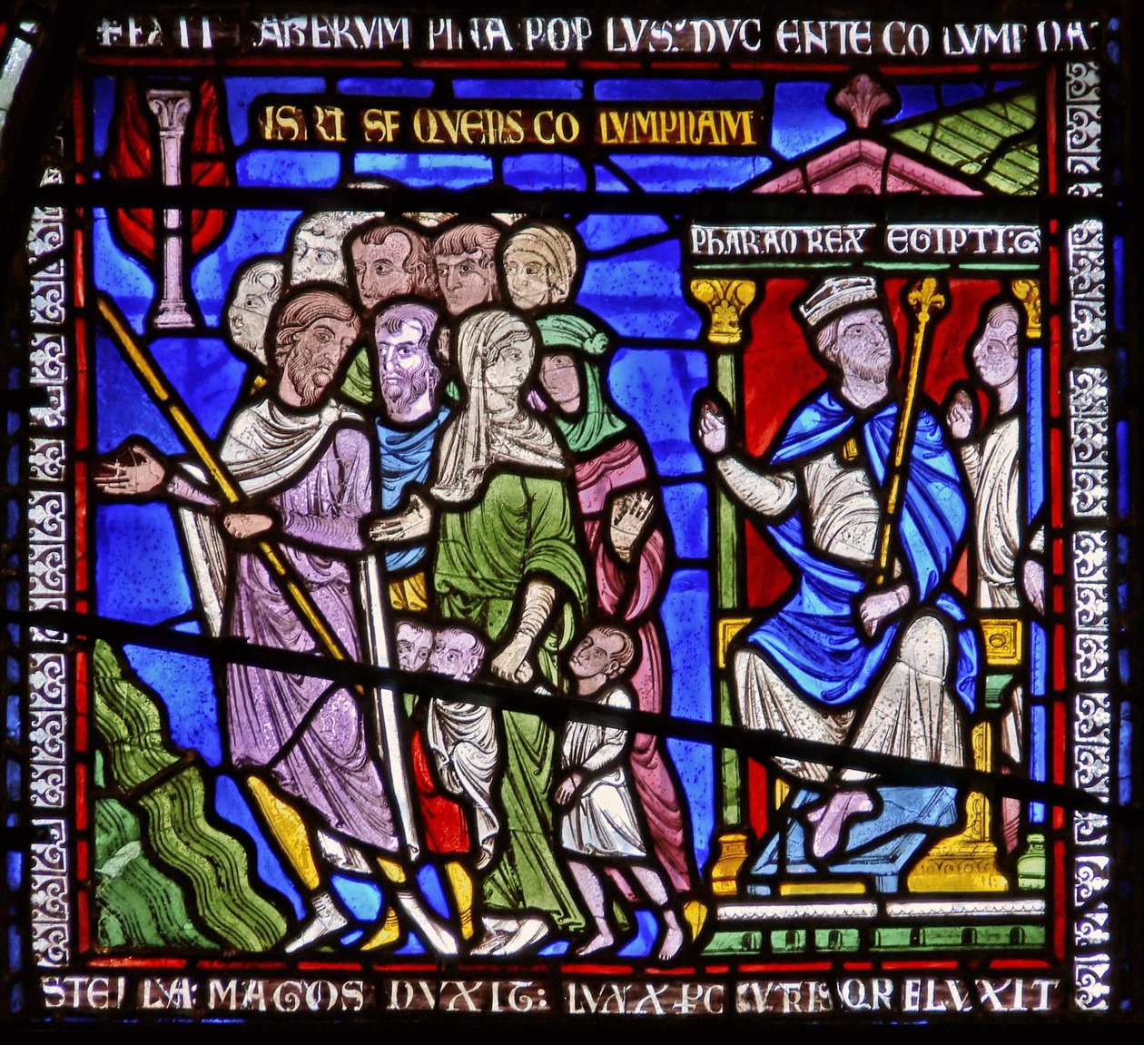 (detalle) de una de las Ventanas de la Biblia que representa al faraón observando a los israelitas de English School
