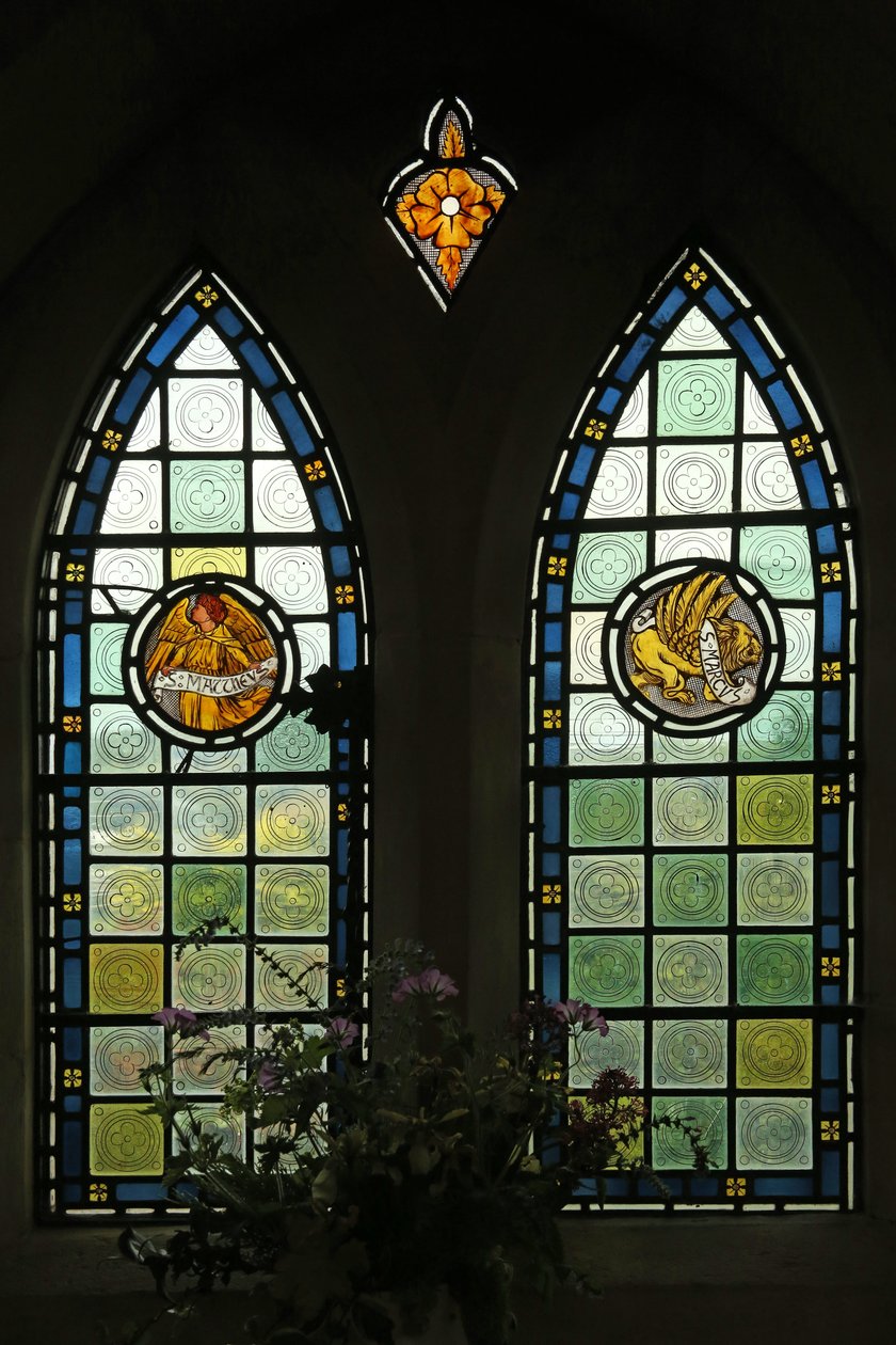 Emblemas evangelistas: San Mateo y San Marcos de English School