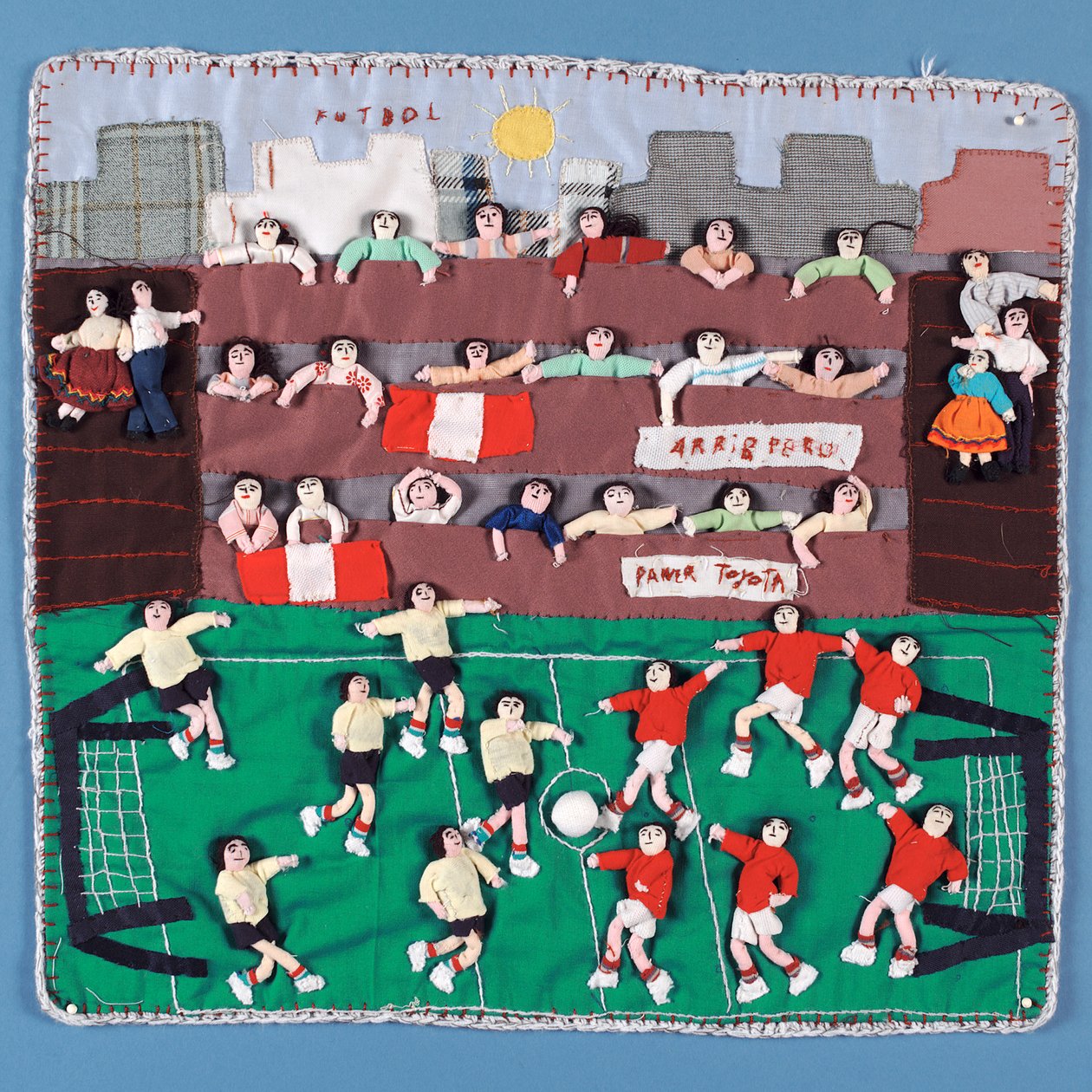 Collage de tela de un partido de fútbol en Perú de English School