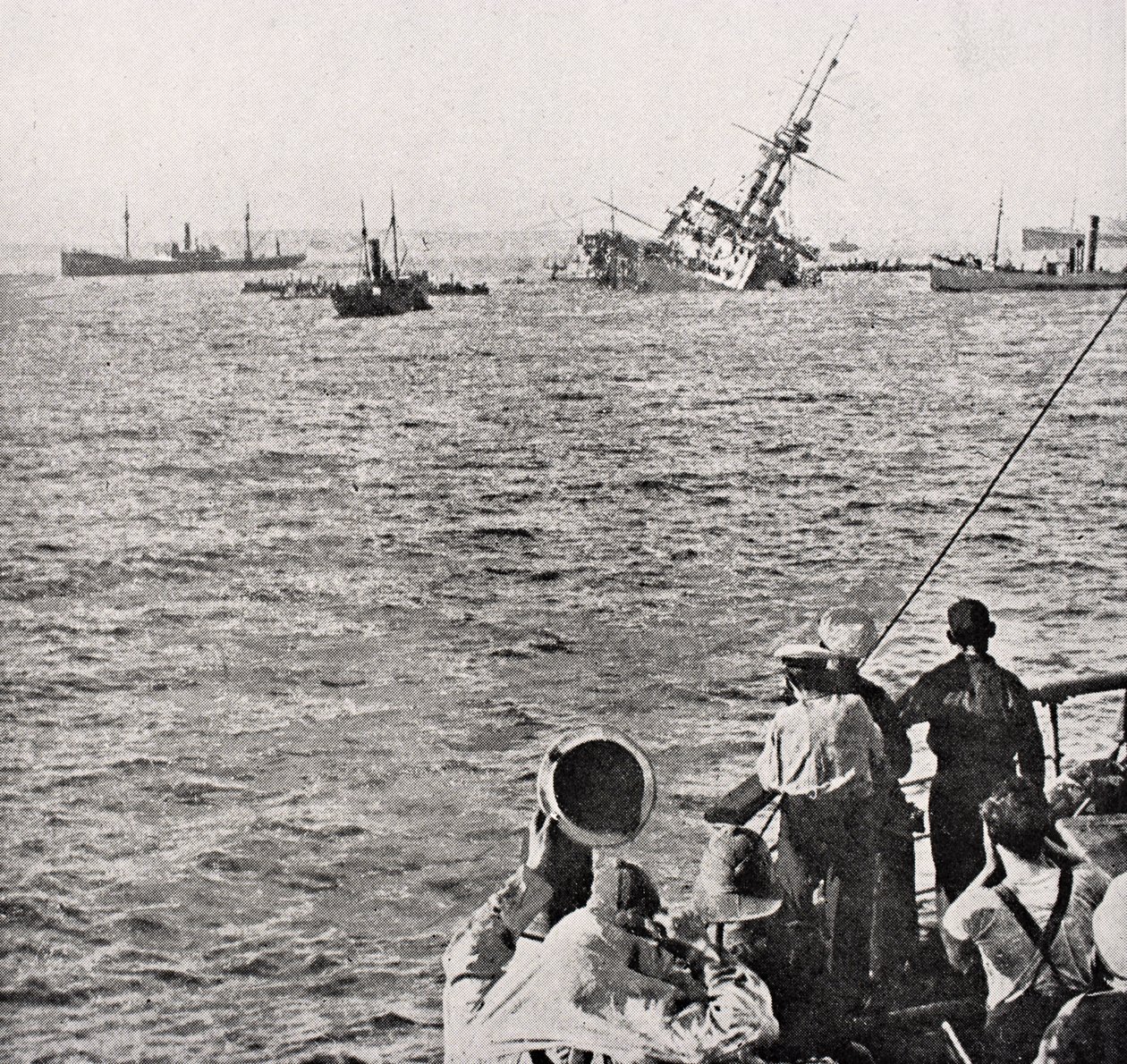 HMS Majestic hundiéndose el 27 de mayo de 1915, de 