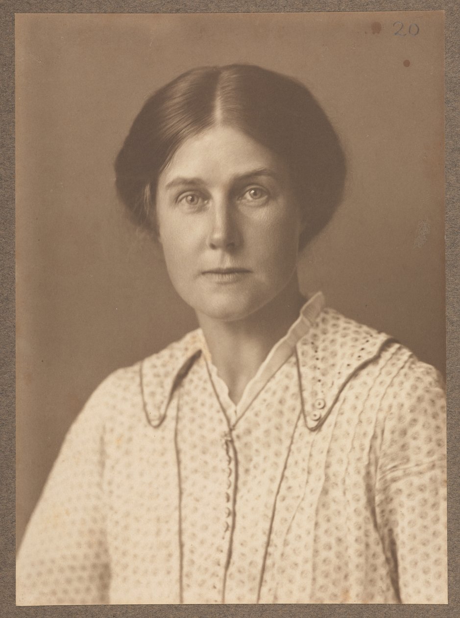 Harriet Weaver, octubre de 1916 (foto en sepia) de English School