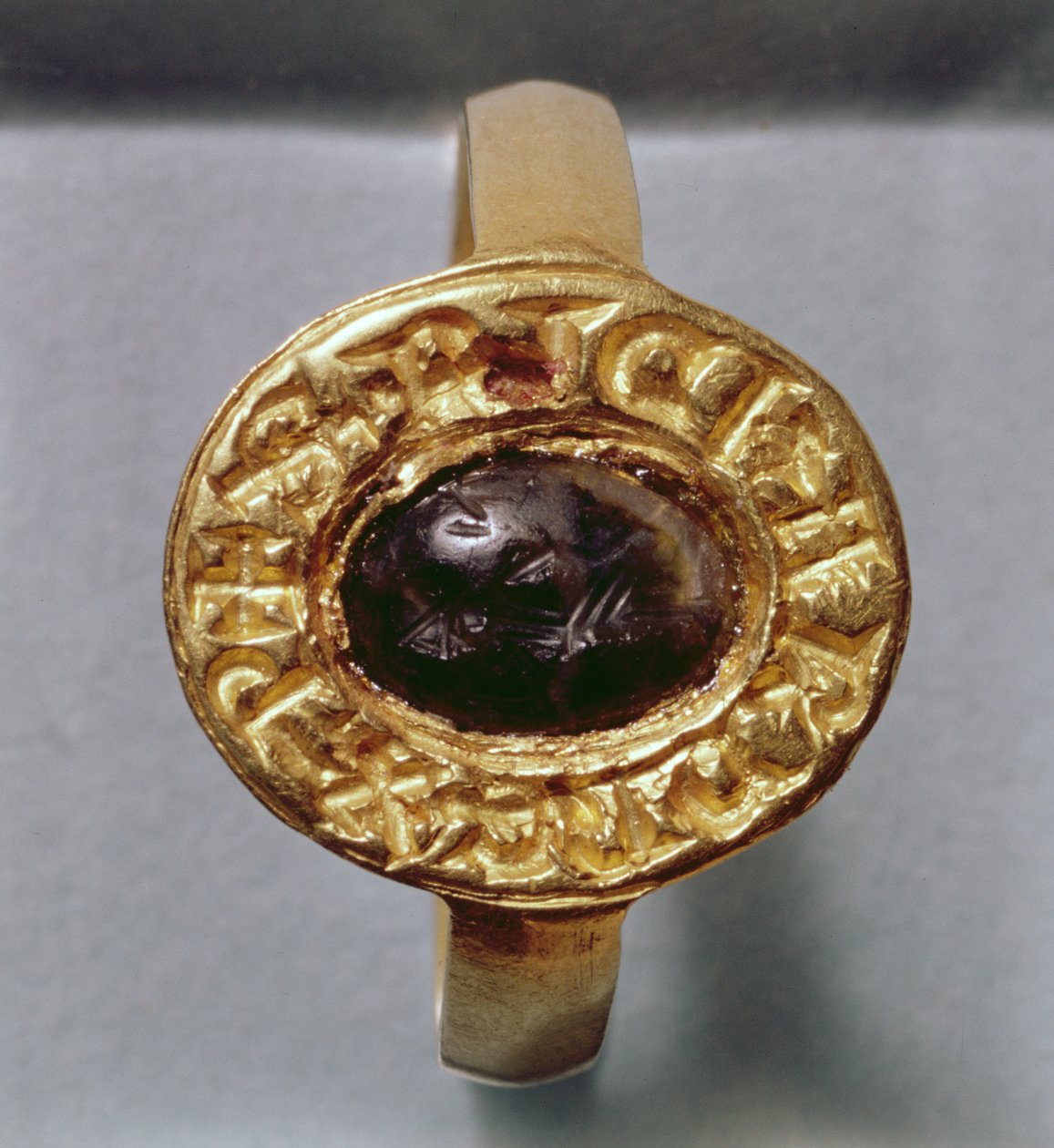 Anillo del Rey Ricardo (oro y piedra preciosa) de English School