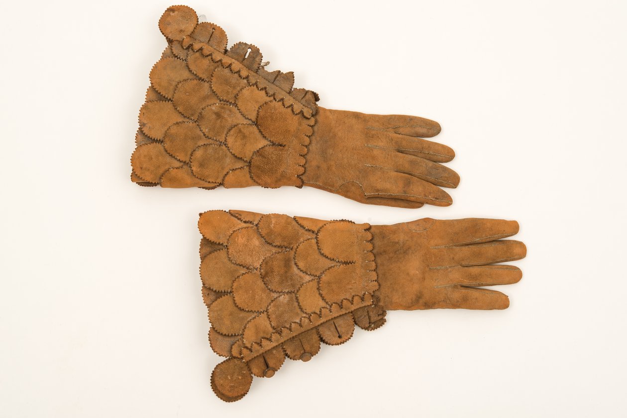Guantes armados de hombre, c.1600-50 (cuero grueso) de English School