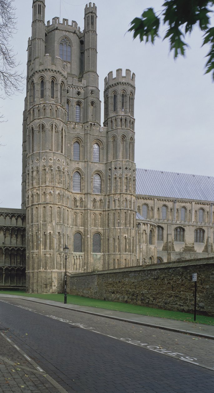 Torre Octagonal, desde el sur, construida en 1322 de English School