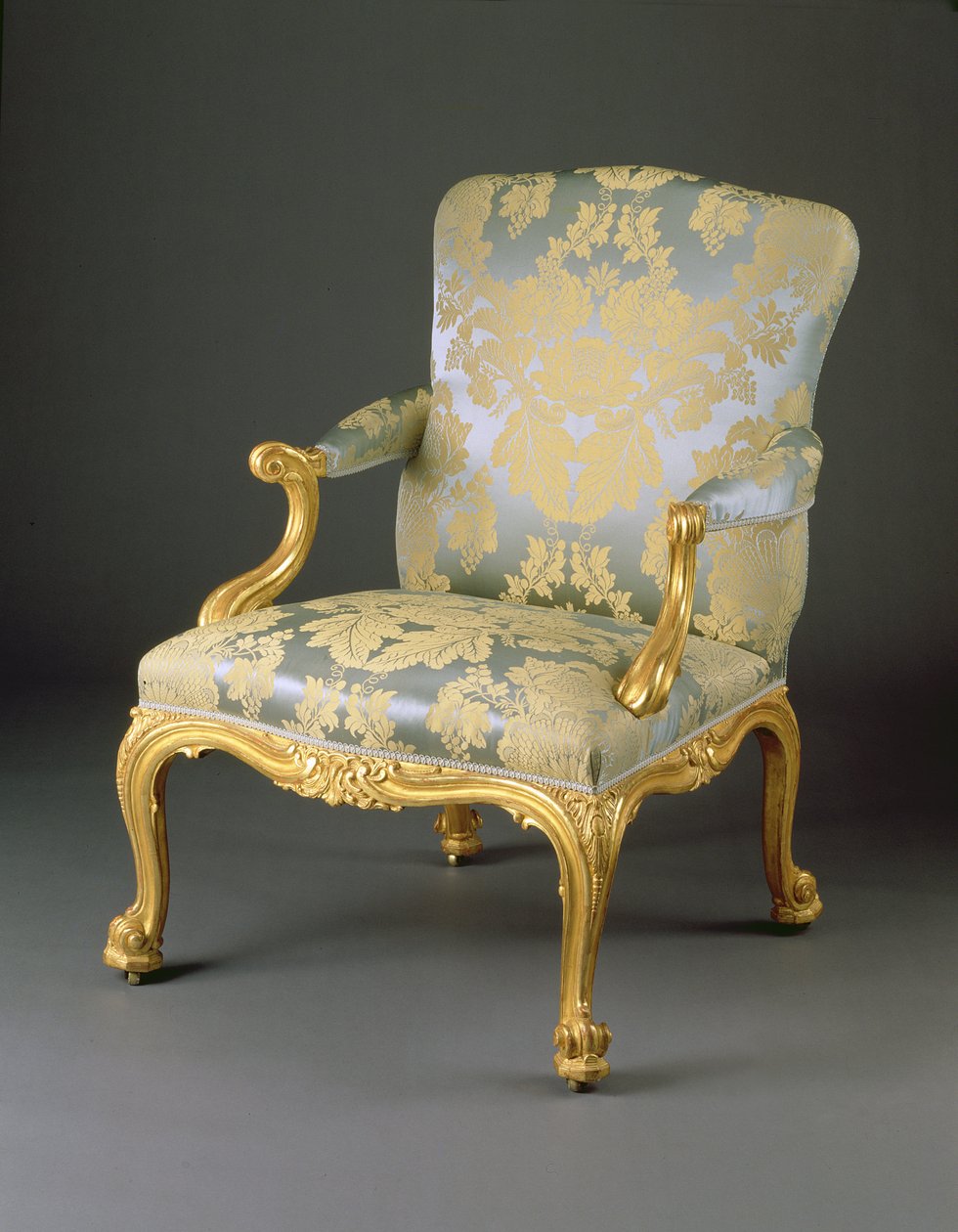 Uno de un conjunto de cuatro sillones Jorge III, c.1765 de English School