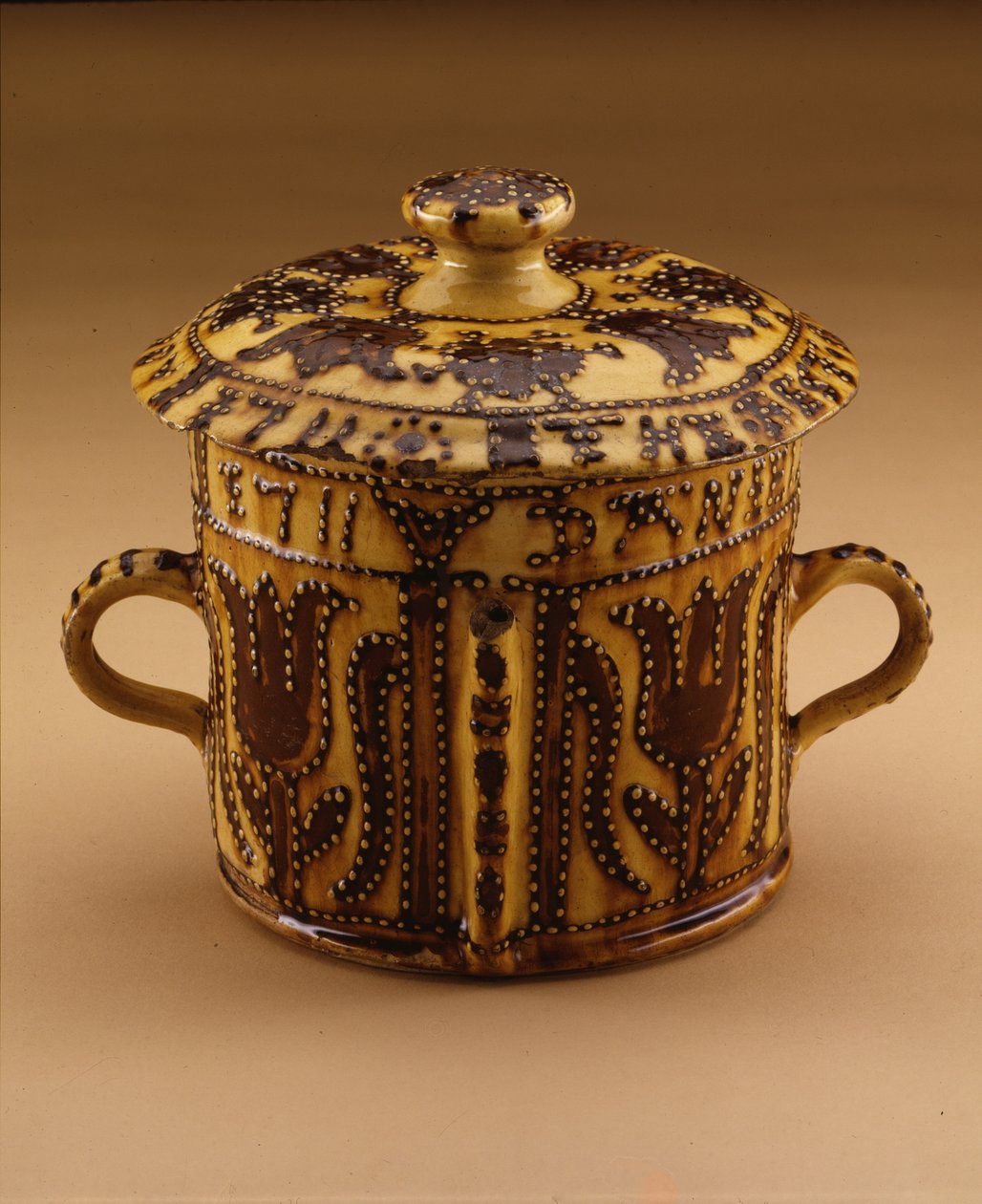 Olla de posset con tapa, 1711 de English School
