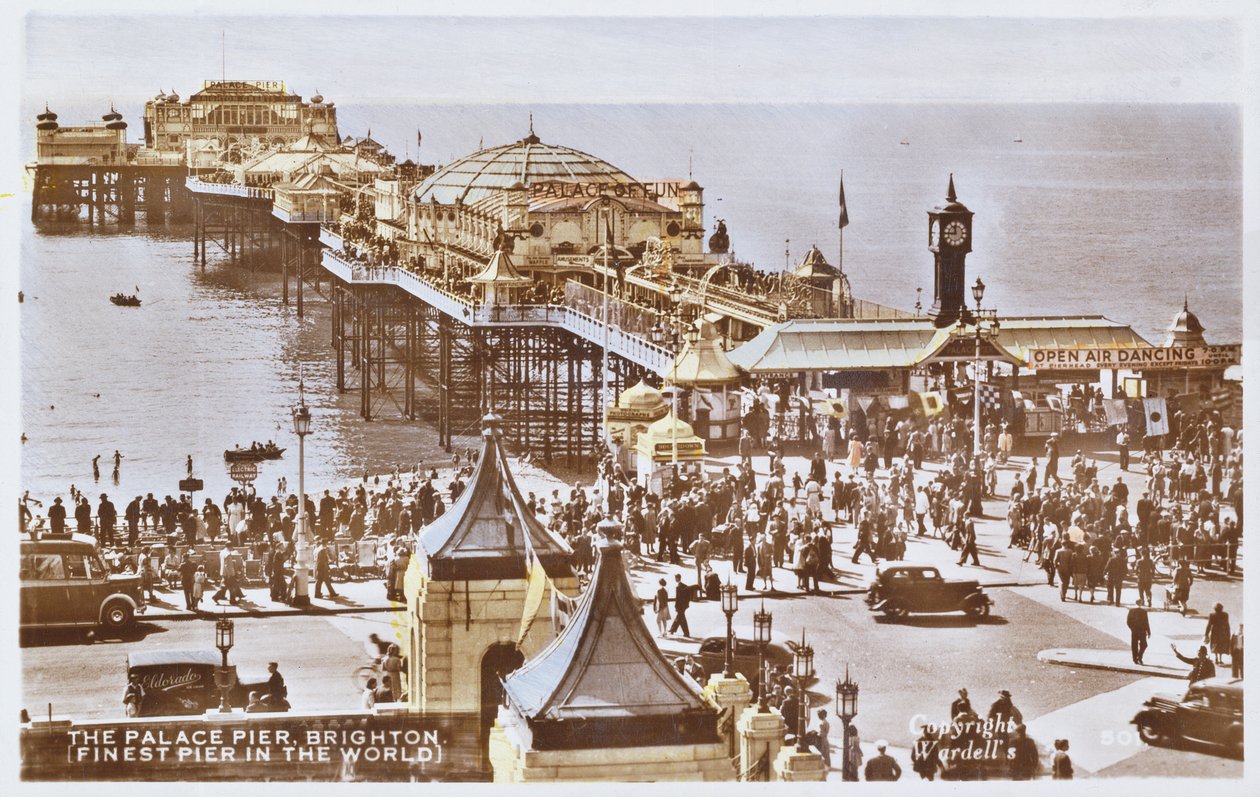 Tarjeta postal que representa el Palace Pier en Brighton (después de una foto coloreada) de English School
